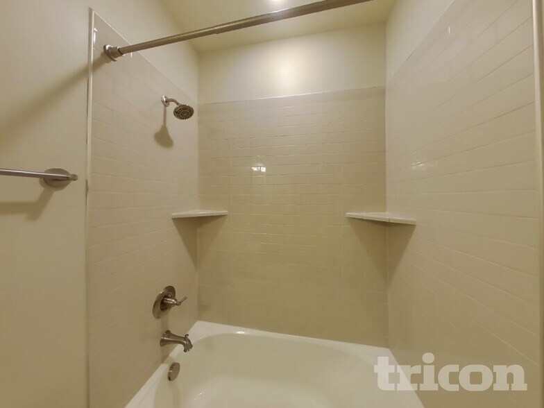 Building Photo - 1263 Hillwood Private Cove