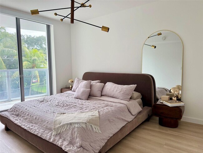 Building Photo - 13800 Highland Dr