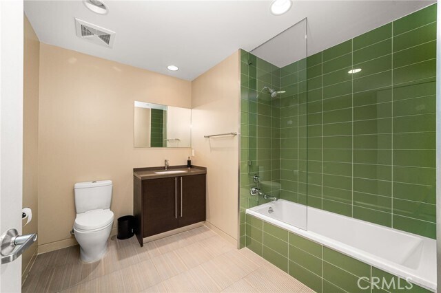 Building Photo - 1351 Havenhurst Dr