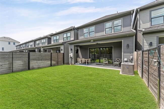 Building Photo - Wycliffe Dr.