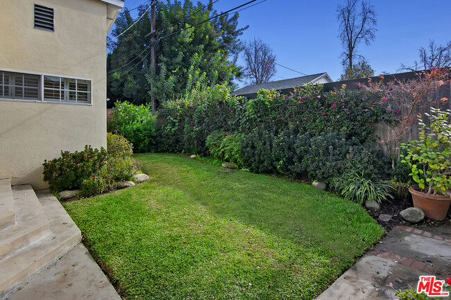 Building Photo - 13958 Peach Grove St