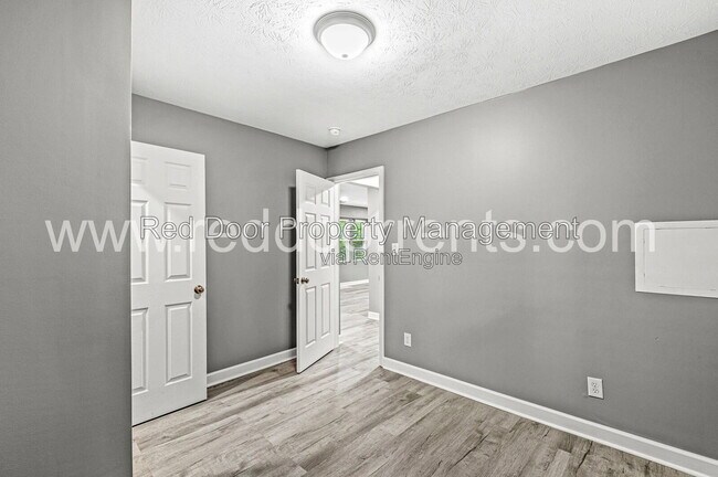 Building Photo - 3340 N Sherman Dr