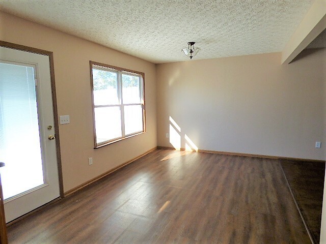 Building Photo - Village at Shannon Green Home