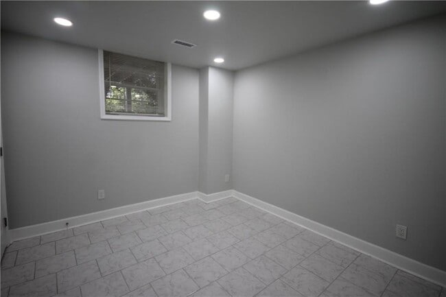Building Photo - 3212 Topaz Ln SW