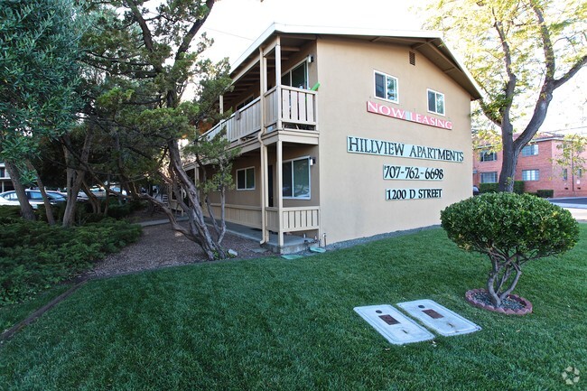 Primary Photo - Hillview Apartments