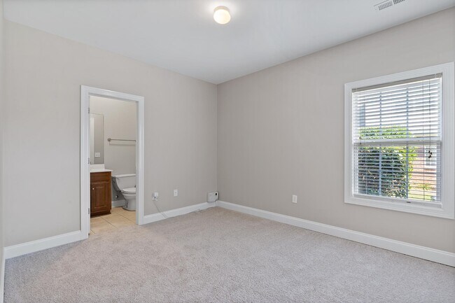 Building Photo - 3116 Tenker Creek Ln SE