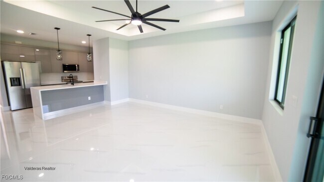 Building Photo - 2401-2403 Matena Ave S