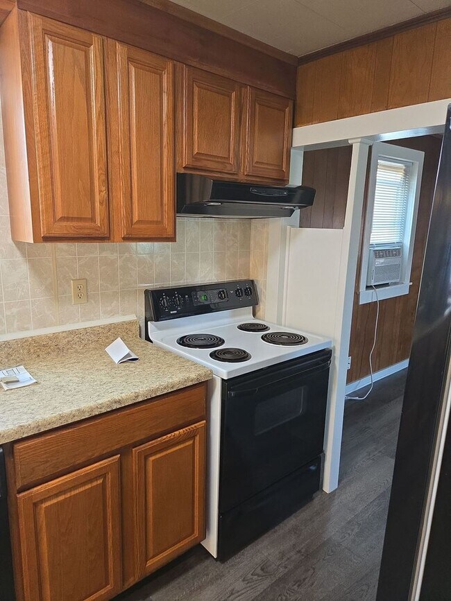 Building Photo - Charming 2-Bedroom Single-Family Home with Patio & Storage Shed