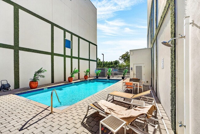 Building Photo - 1034 NE 18th Ave