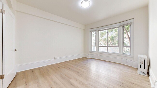 Building Photo - 1060 Bush St