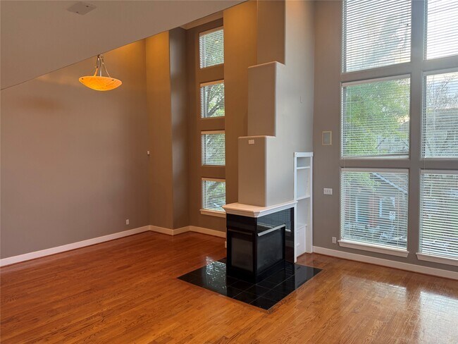 Building Photo - 332 Asbury St