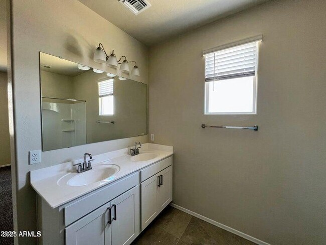 Building Photo - 1168 W Falls Canyon Dr
