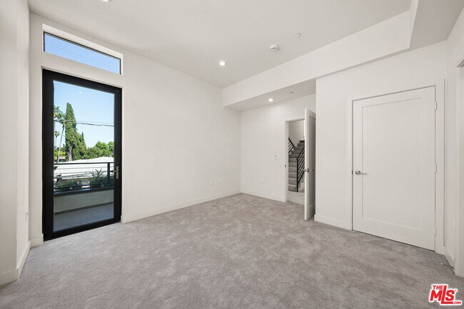 Building Photo - 1204 N Orange Grove Ave