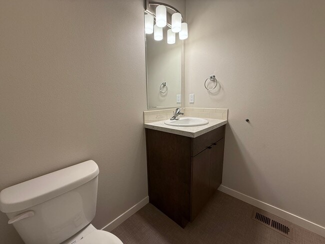Building Photo - Stunning 4 Bedroom Townhome - $500 SPECIAL MOVE IN CREDIT