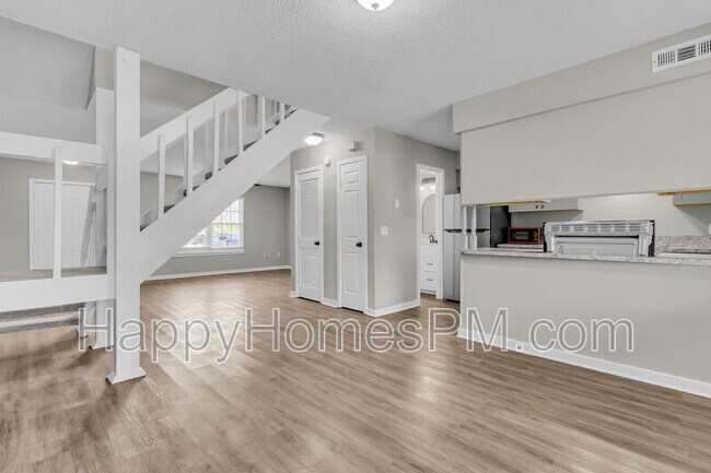 Building Photo - 5737 Dewsbury Ln