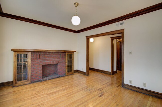 Building Photo - 1336 W Waveland Ave