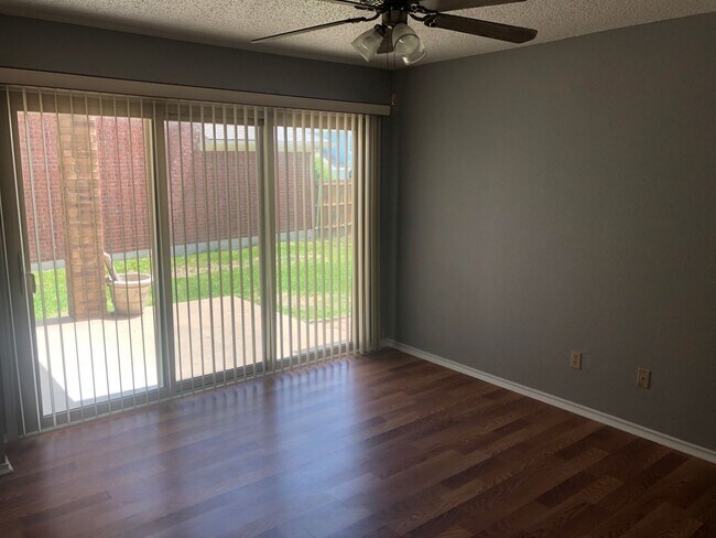 Building Photo - Amazing Location in Carrollton!!