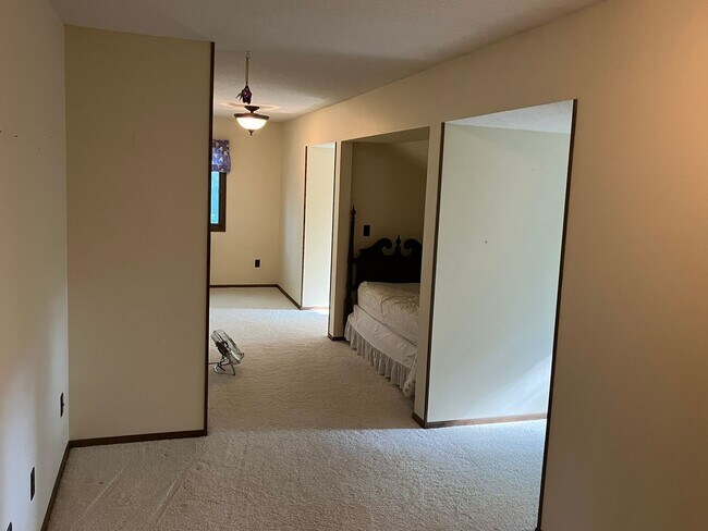Building Photo - 4 Bedroom 3.5 Bath Wooded Lot
