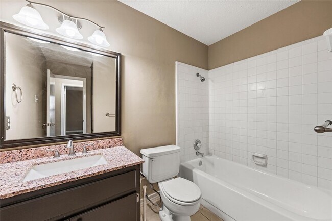 Building Photo - 614 Circle Creek Dr