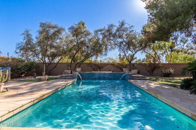 Building Photo - 4450 E Camelback Rd