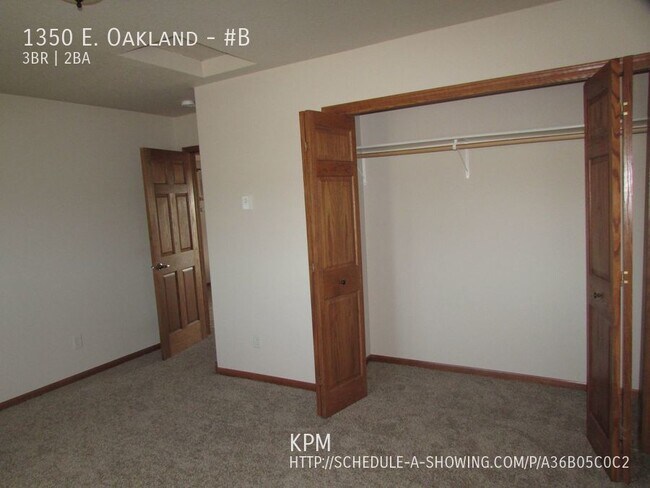 Building Photo - 1350 E. Oakland-#B