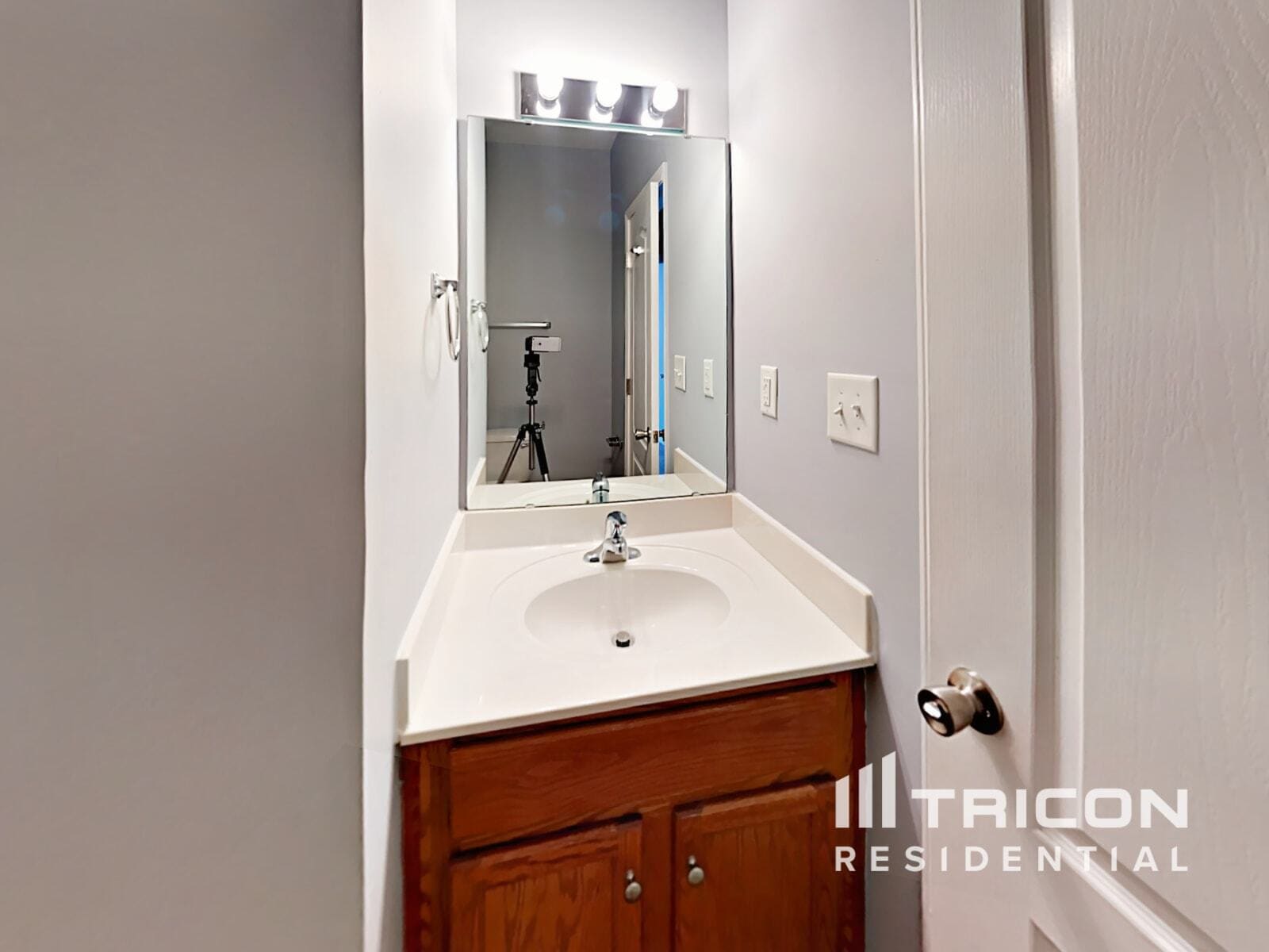 Building Photo - 9671 Mendenhall View Dr