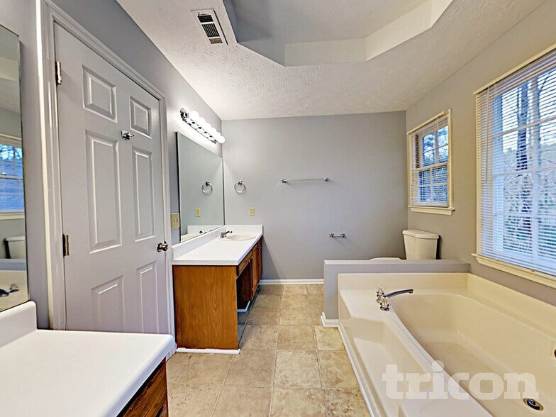 Building Photo - 5044 Rosemeade Ct