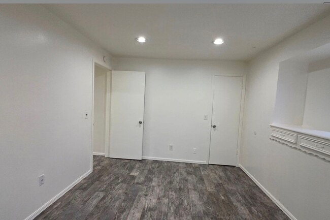 Building Photo - 3 bedroom 1 bath