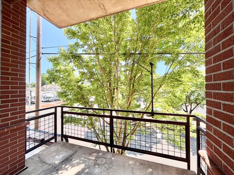 Building Photo - 1127 Broadway St NE