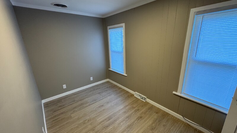 Building Photo - 404 W 5th St