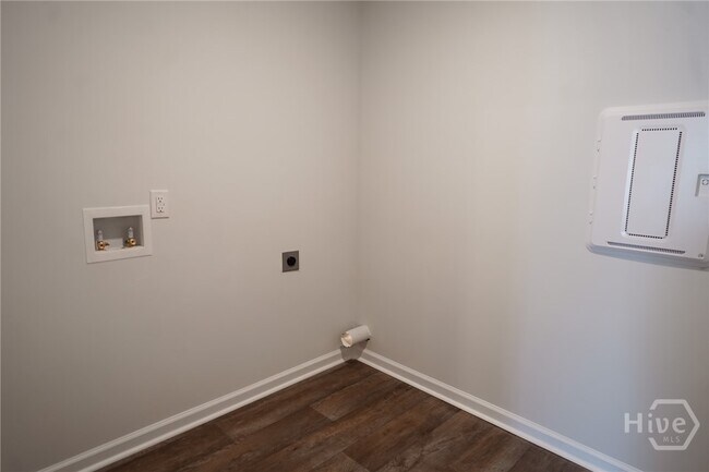 Building Photo - 102 Red Admiral Ln