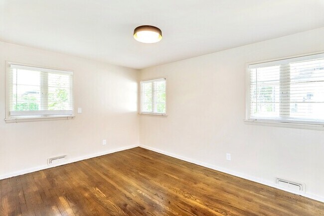 Building Photo - 2608 W Paseo Blvd