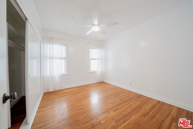 Building Photo - 1022 21st St