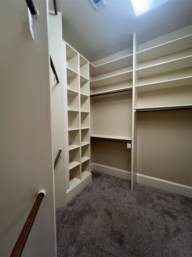 Building Photo - 2330 Camden Dr