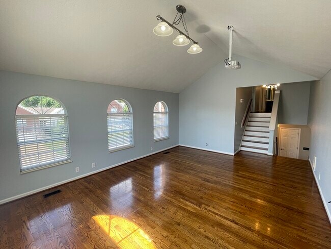 Building Photo - Harbortowne corner lot home with fenced yard and deck!