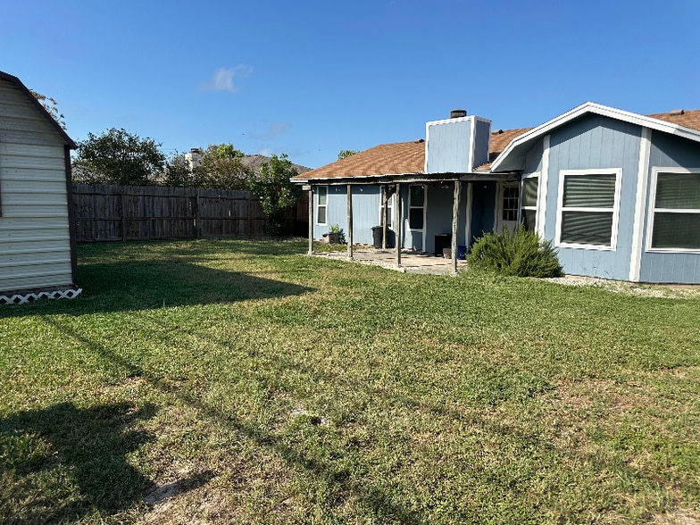Building Photo - 837 Orleans Dr