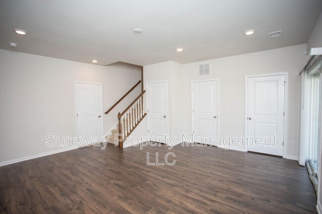 Building Photo - 13 Verona Ln