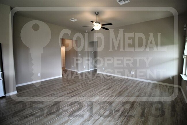 Building Photo - Charming 3-bed, 2-bath home now available ...