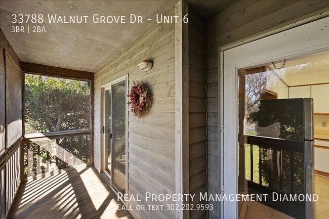 Building Photo - 33788 Walnut Grove Dr
