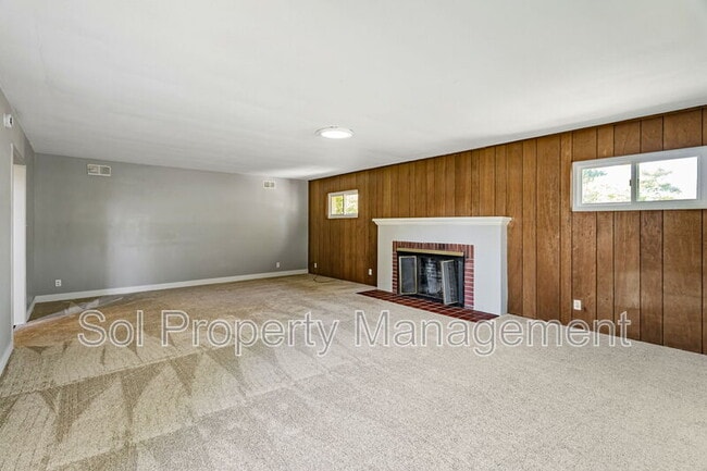 Building Photo - 1401 Laurent St