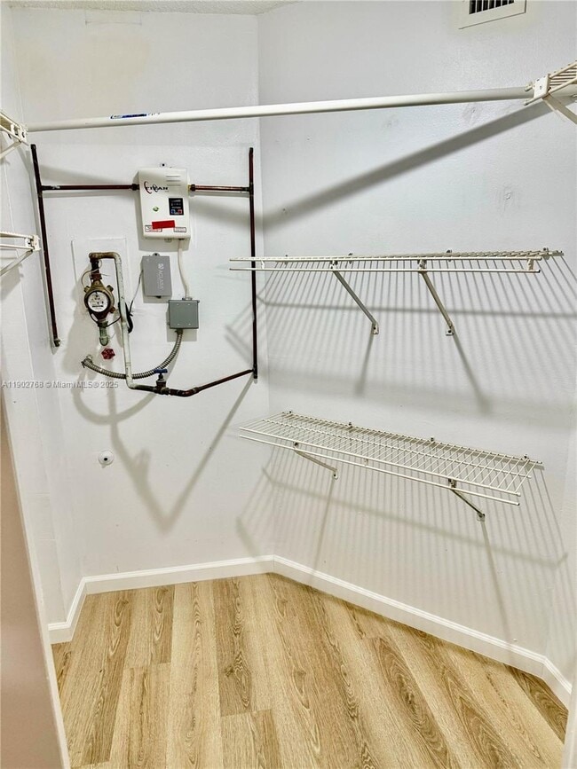 Building Photo - 8290 Lake Dr