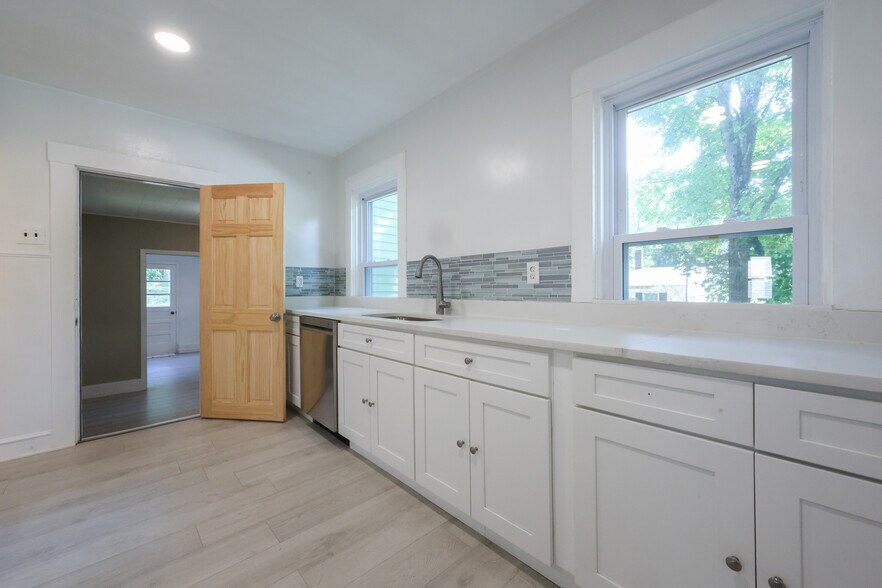 Building Photo - 85 West Main Street