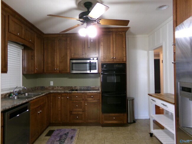 Building Photo - 409 Marsheutz Ave SW