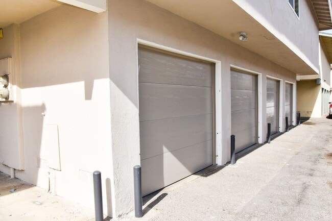 Building Photo - Olive (815) North
