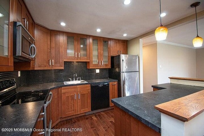 Building Photo - 5 Newport Ct