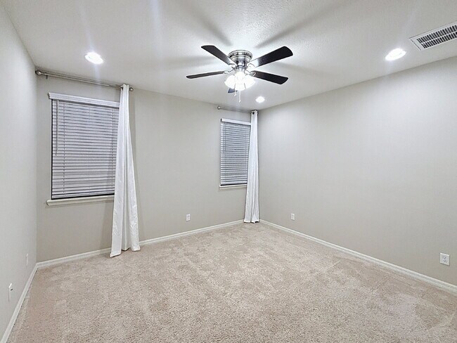 Building Photo - 1077 Amber Leaf Trl