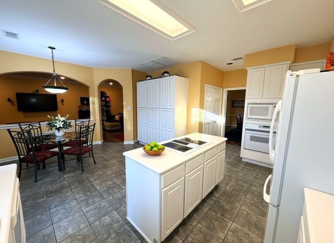 Building Photo - 1111 Mulberry Ln