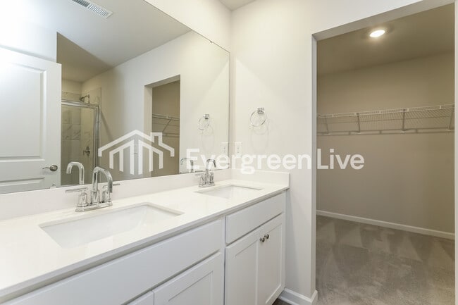 Building Photo - 5609 Hydrangea St