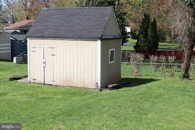 Building Photo - 910 Allan Rd