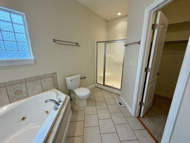 Building Photo - 625 Red Tail Dr